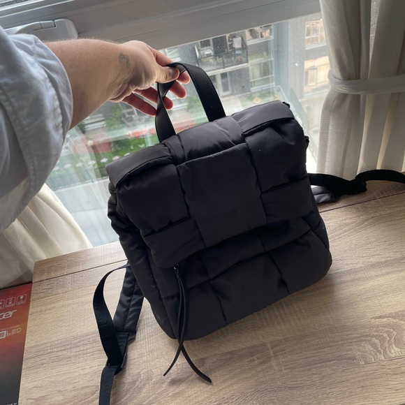 woven backpack - Picture 2 of 3